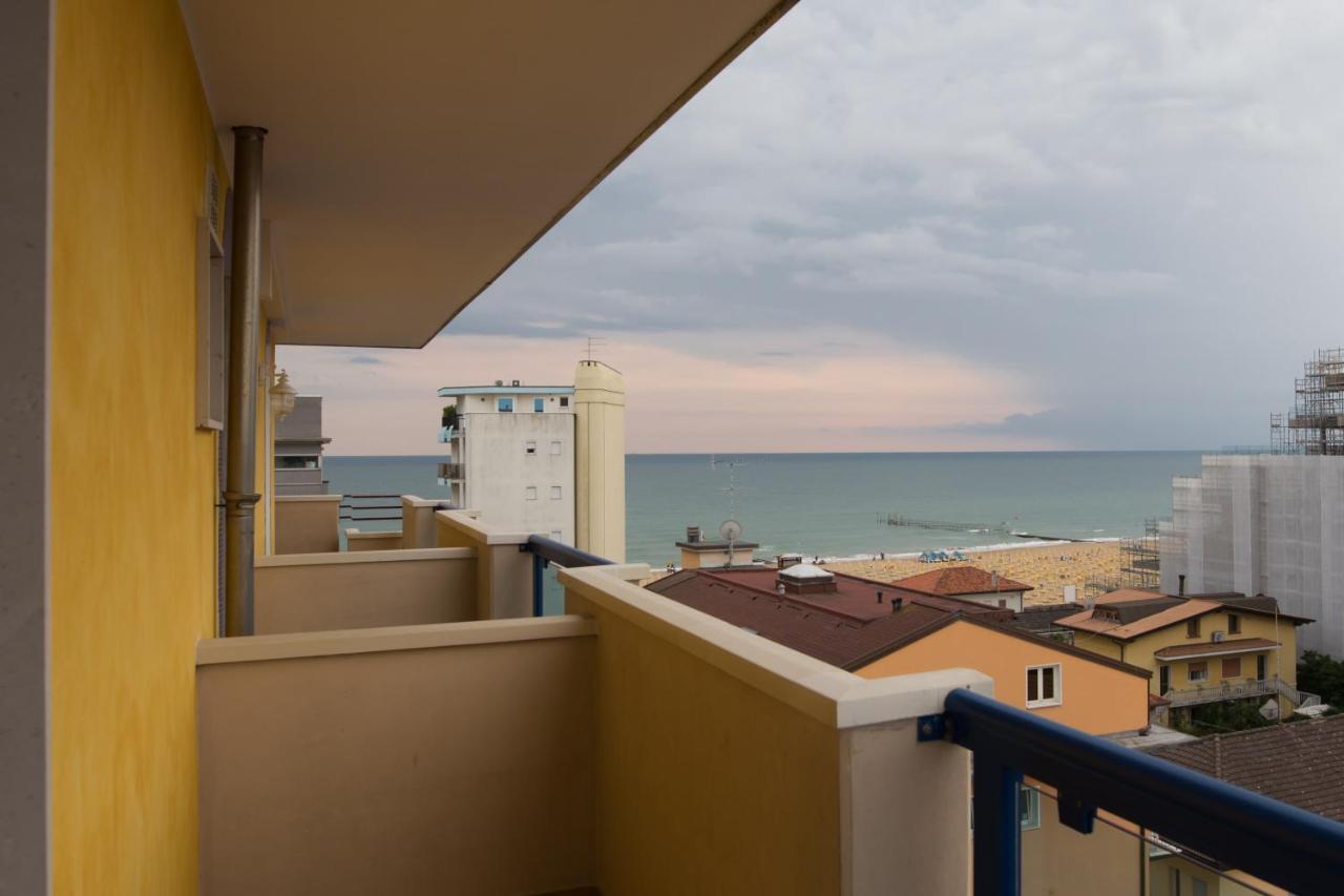 Hotel Brioni Mare Лидо ди Йезоло Екстериор снимка
