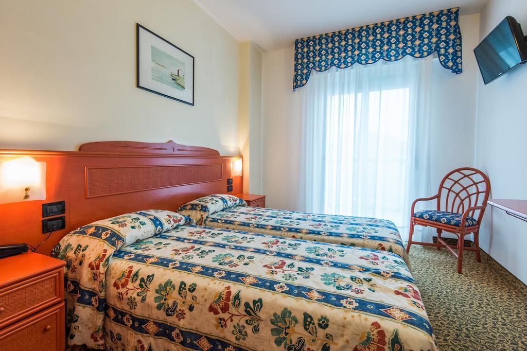 Hotel Brioni Mare Лидо ди Йезоло Екстериор снимка